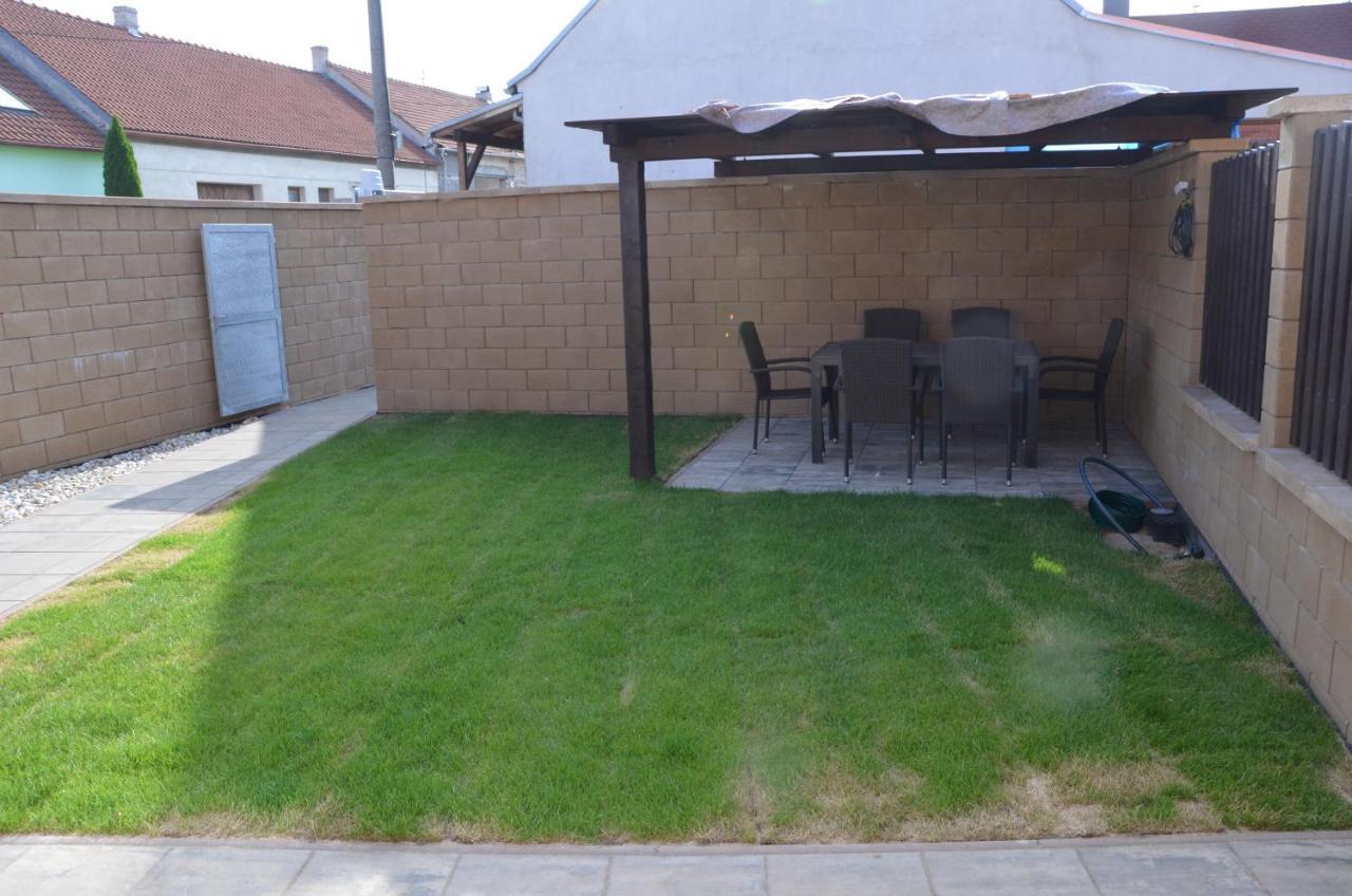 Apartmany Za Dvorem Velke Pavlovice Bagian luar foto